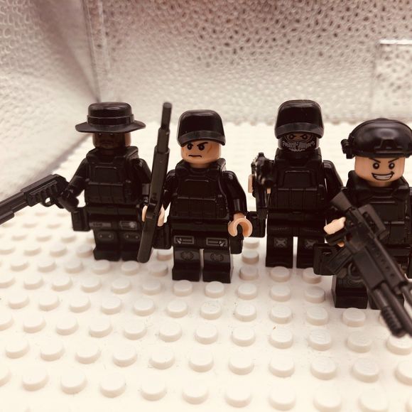 Minifigures LOT SWAT vs Terrorists 16 Minifgures and accessories LEGO compatible - Picture 9 of 10